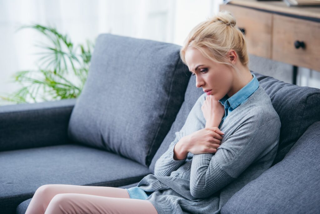 a woman with generalized anxiety disorder in talk therapy with a mental health specialist to address what makes her anxiety symptoms worse